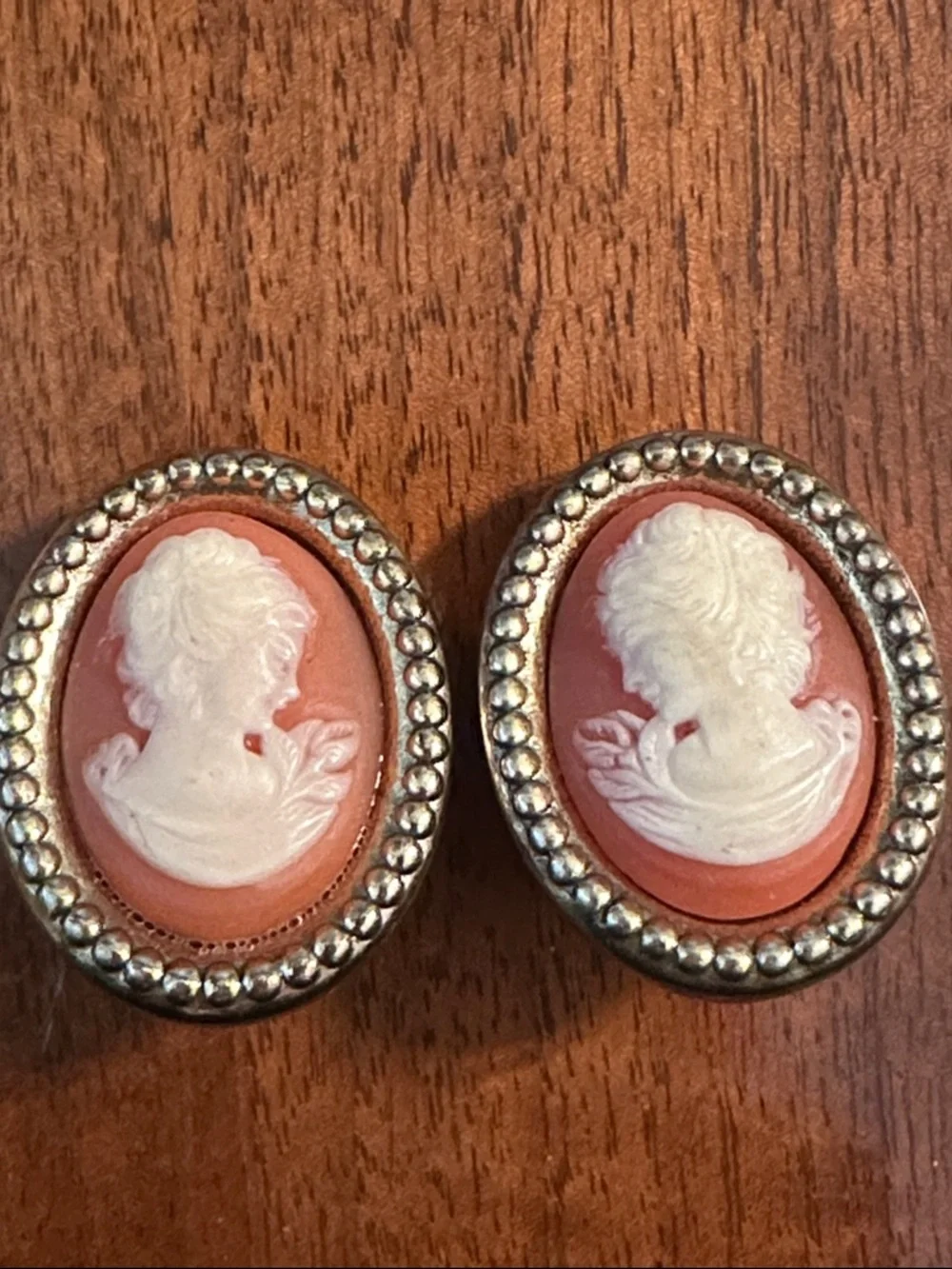 Vintage Cameo Oval Gold Tone Clip Earrings in‎ Coral and Cream